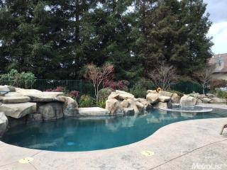 3431 Saralou Dr, Turlock, CA 95382-8110