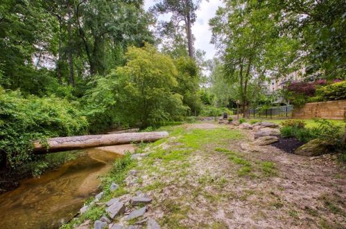 2527 Brookline Cir, Atlanta GA  30319-3690 exterior