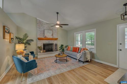 3 Roadview Ter, Bybee, VA 22963-3250