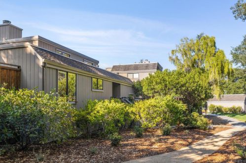 43 Woods Ln, Los Altos, CA 94024-7166