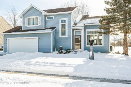 17889 Elsbury St, Gurnee, IL 60031-4564
