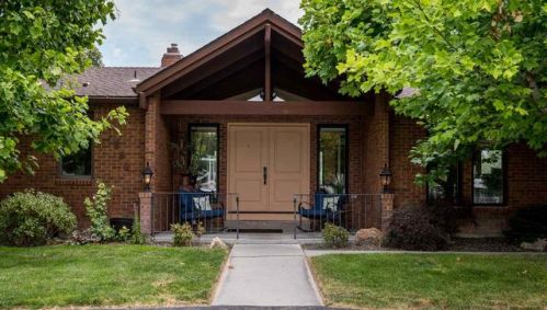 892 Arlington Dr, Pearl, ID 83616-4750