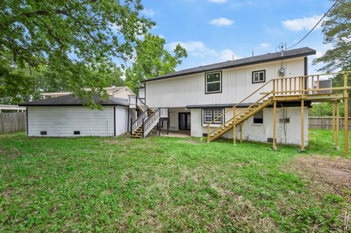 302 Brk Holw Dr, Conroe TX  77385-9107 exterior