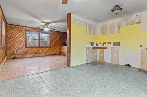 8 Clay St, Hopkinton RI  02804-1602 exterior
