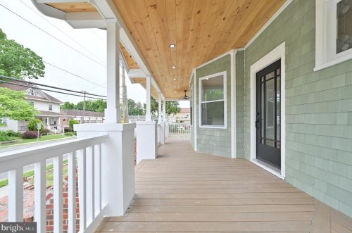 90 Holly Ave, Pitman NJ  08071-1249 exterior