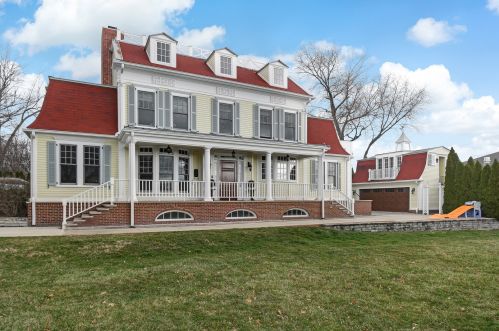 137 Oxford Ave, Willowbrook IL  60514-1151 exterior