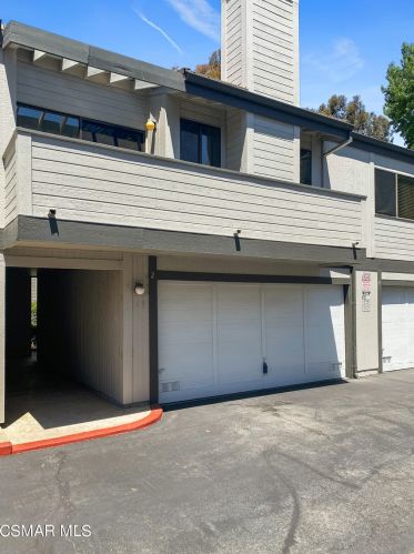 6491 Stoney View Ln, Simi Valley, CA 93063-6422