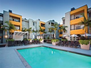 1274 Crescent Heights Blvd, Los Angeles CA  90046-2637 exterior