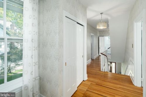 220 Washington Ave, Tavistock NJ 08033-3323 exterior