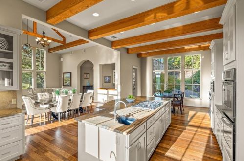 4008 Dry Creek Dr, Austin TX  78731-4825 exterior