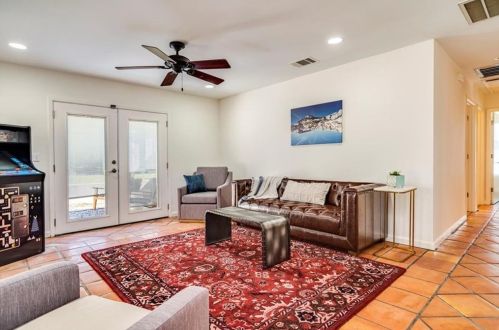 2425 Euclid Ave, Austin, TX 78704-5517