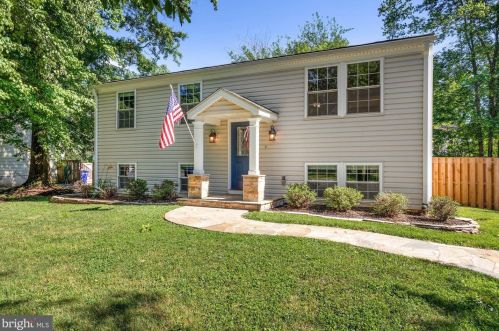 1312 Dulles Pl, Herndon, VA 20170-3818
