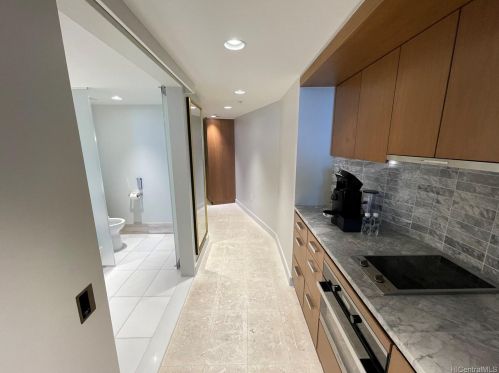 2139 Kuhio Ave, Honolulu HI  96815-2378 exterior