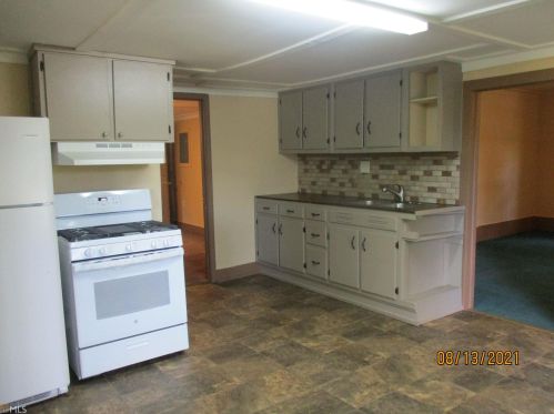 45 Haynes St, Newnan, GA 30263-2251