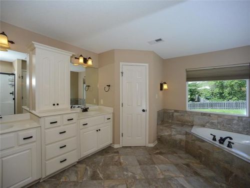 1352 Granite St, Leavenworth, KS 66043-6275