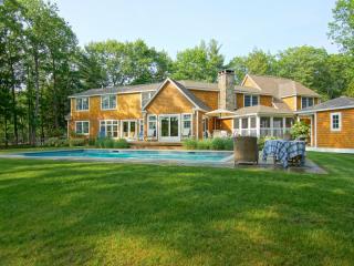 1 Wingate Ct, Stratham, NH 03885-2353
