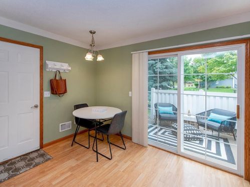2096 Gresham Ave, Saint Paul MN  55128-4410 exterior