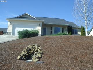320 Summerwood St, Roseburg, OR 97471-8327