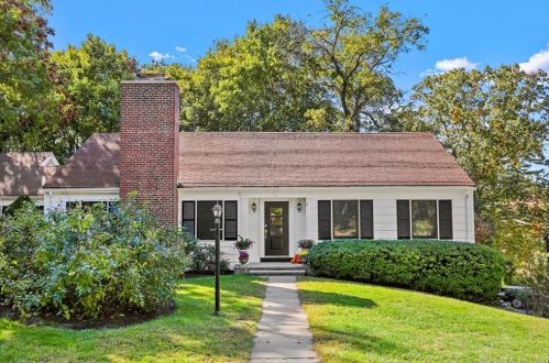 7 Glen Ct, Greenwich CT  06830-4505 exterior