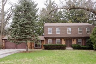 36 Essex Ln, Half Day, IL 60069-3120