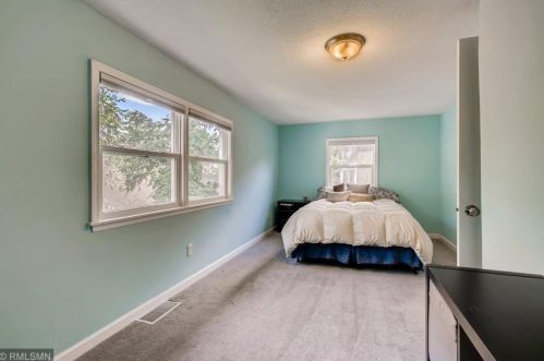 1072 Charles Ave, Saint Paul MN  55104-2617 exterior