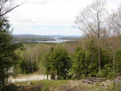 208 Chestnut Dr, Laconia, NH 03249-7415