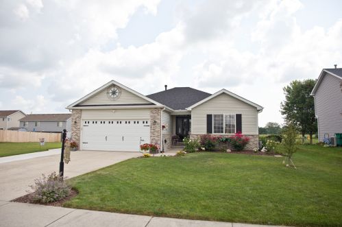 823 Blackhawk Dr, Braidwood, IL 60408-1894