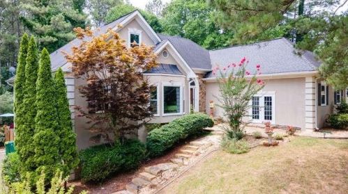 800 Sterling Falls Cir, Holly Springs, GA 30114-6840
