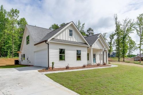 214 Oakwood Dr, Commerce, GA 30529-6443