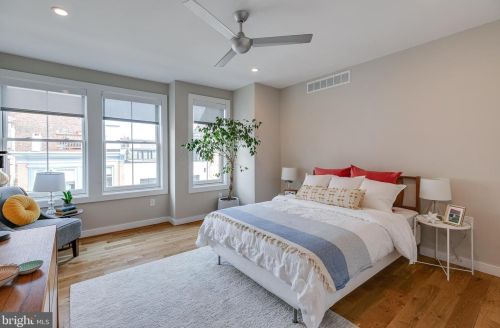 720 4 St, Philadelphia PA 19147-3127 exterior