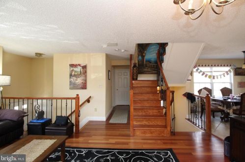 9 Halstead Pl, Princeton NJ  08540-6330 exterior