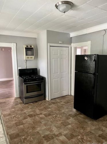 25 Greenmount Ter, Waterbury, CT 06708-4225