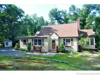 8 Woodland Pl, Granby, CT 06035-2520