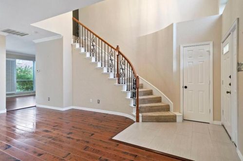 3777 Meadowcreek Cir, Addison TX  75001-7957 exterior