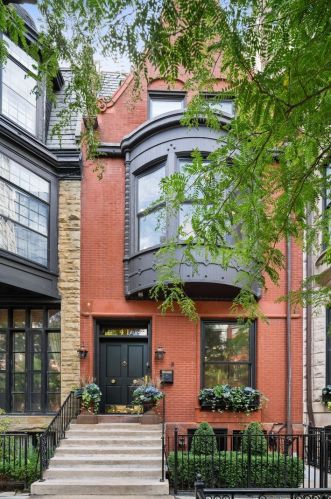 41 Elm St, Chicago, IL 60611-1015