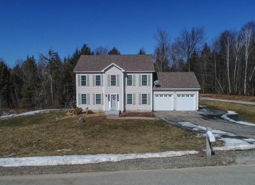 32 Winterberry Ln, Weare, NH 03281-4923