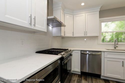 71 Bamm Hollow Rd, Middletown NJ  07748-3259 exterior