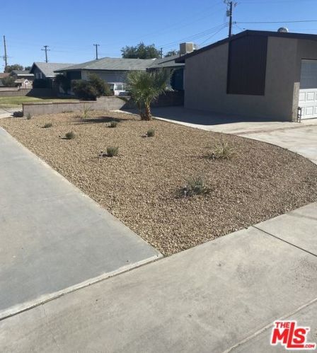 1102 Avenue, Lancaster, CA