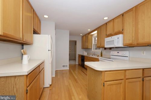 7099 Game Lord Dr, Springfield VA  22153-1312 exterior