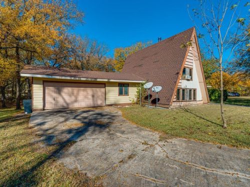 103 Calhoun Bnd, Azle, TX 76020-1629