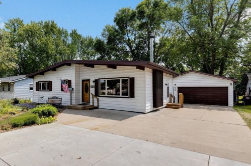 512 17th St, Hastings, MN 55033-3107