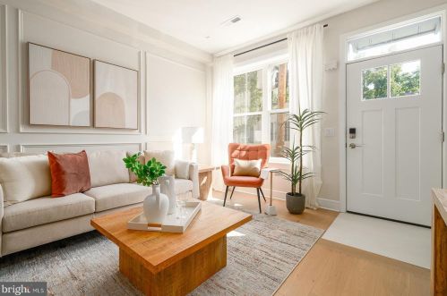 2304 Gordon St, Philadelphia, PA 19125-2512