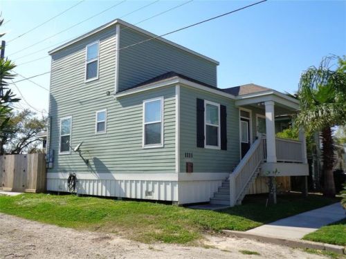 1111 45th St, Galveston, TX 77550-3711