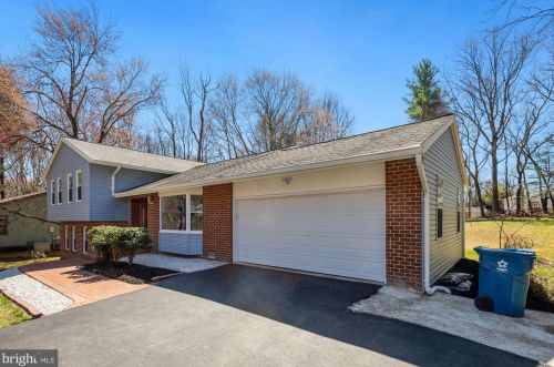 10415 Shesue St, Great Falls, VA 22066-1717