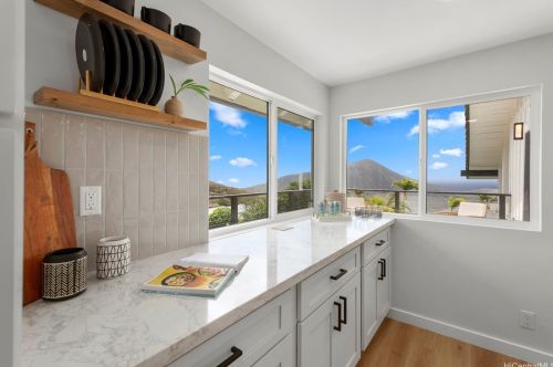1051 Kaluanui Rd, Honolulu HI  96825-1321 exterior