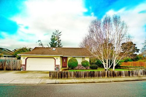 2100 Silkwood St, Mckinleyville, CA 95519-6504