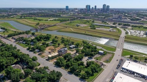 400 Rayner St, Fort Worth TX  76111-1128 exterior