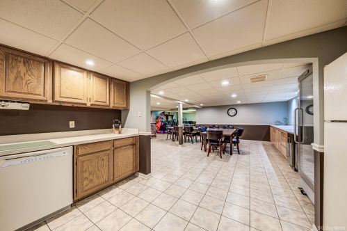 331 Ridgemoor Dr, Willowbrook IL  60527-5419 exterior