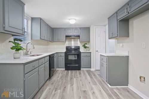 1618 Isleworth Cir, Atlanta, GA 30349-6964