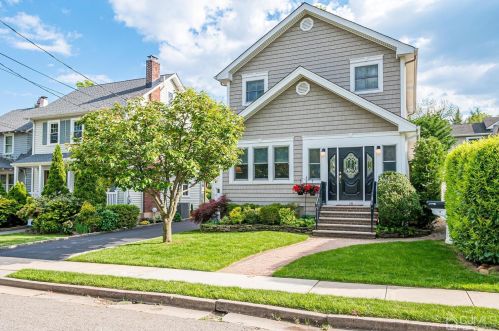 16 Tulsa Ave, Metuchen, NJ 08840-2752